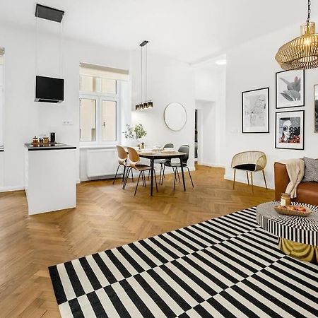 Stylovy Apartman V Centre Mesta Bratislava Buitenkant foto